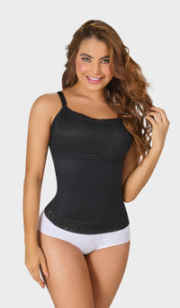 Blusa de control BL-0238 en color negro, con copas prehormadas, encaje frontal elegante y tejido suave que ofrece baja compresión. Perfecta para el uso diario o cualquier ocasión.