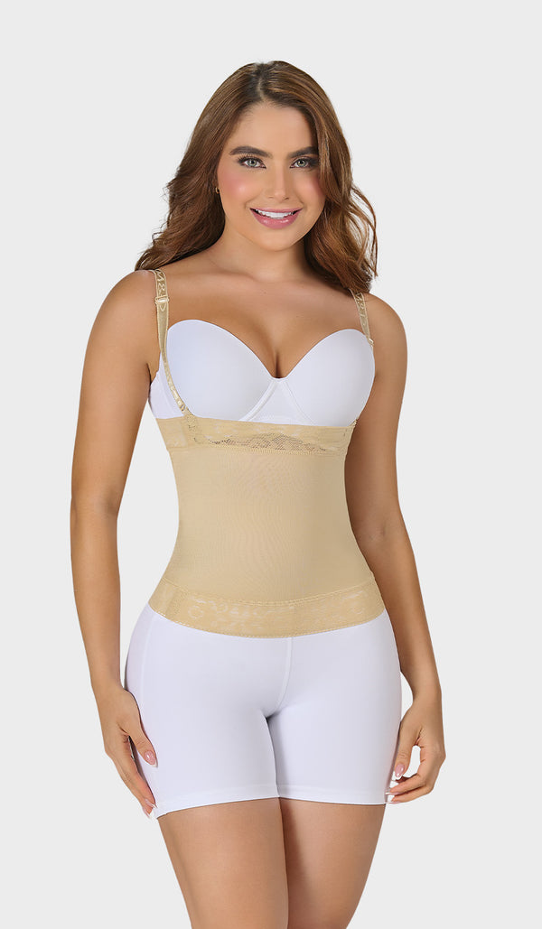 Prenda de compresión baja en color beige, con diseño strapless y sin ganchos. Cuenta con cargaderas ajustables y removibles, y borde inferior siliconado para un ajuste seguro y discreto